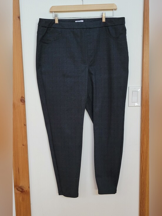 Reitmans Pants - BNWOT-Reitmans Dark Charcoal/Black Knit Dress Legging